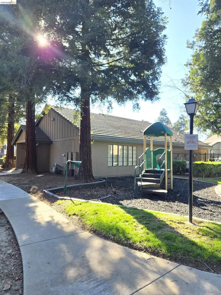 1241 Lakeview Circle Pittsburg CA 94565