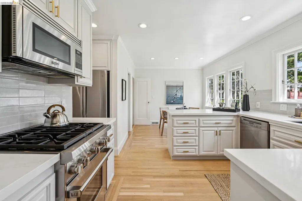 132 Caperton Piedmont CA 94611