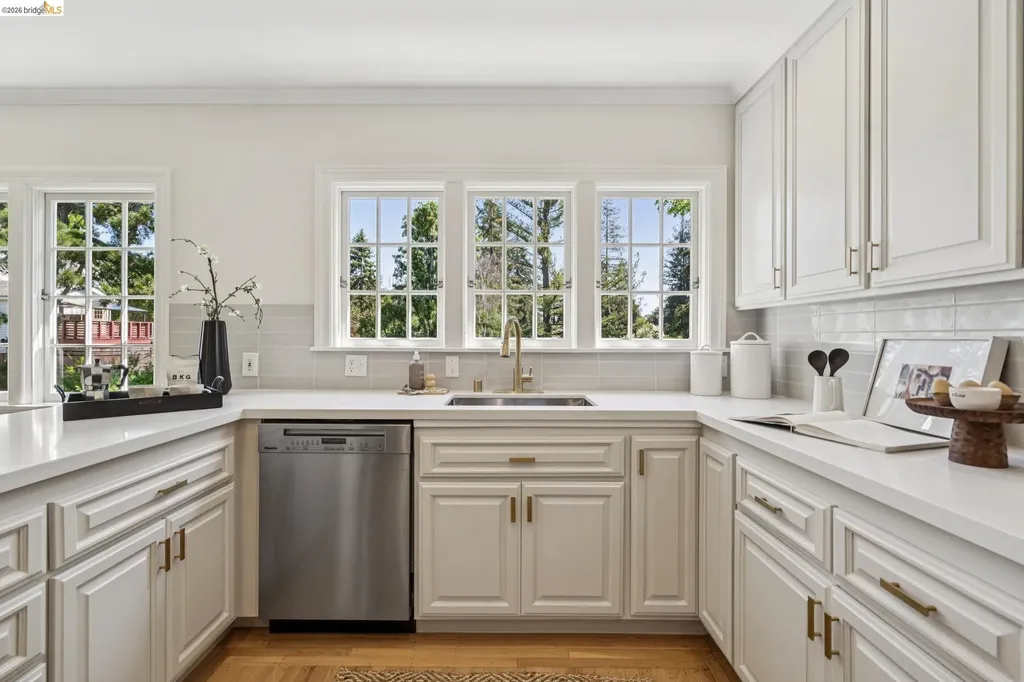 132 Caperton Piedmont CA 94611