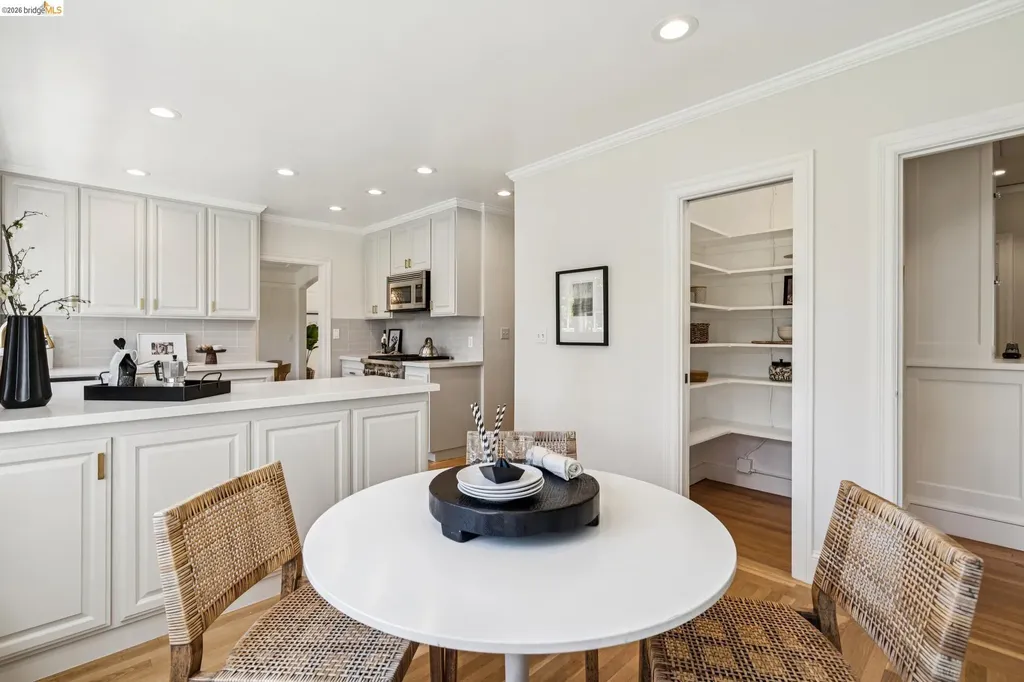 132 Caperton Piedmont CA 94611