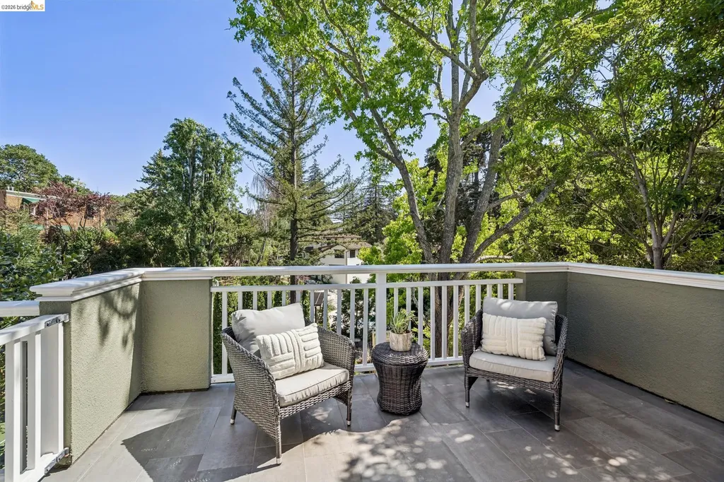 132 Caperton Piedmont CA 94611