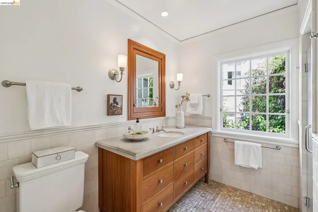 132 Caperton Piedmont CA 94611
