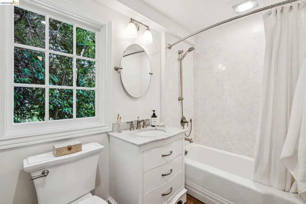 132 Caperton Piedmont CA 94611