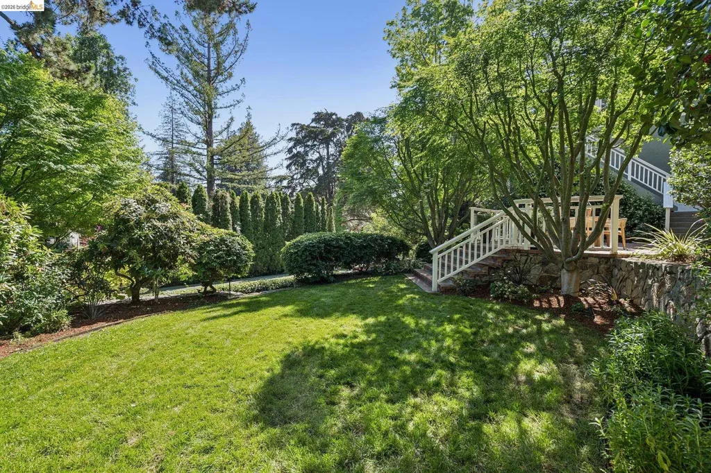 132 Caperton Piedmont CA 94611