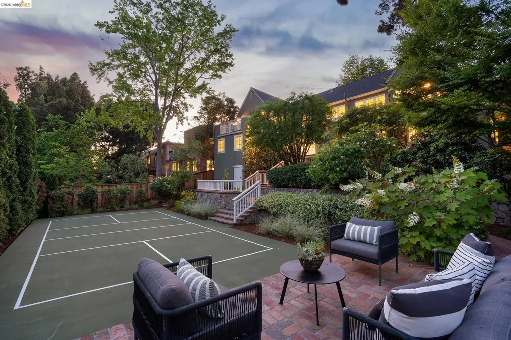 132 Caperton Piedmont CA 94611