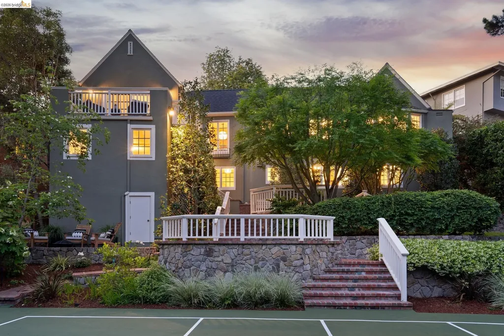132 Caperton Piedmont CA 94611