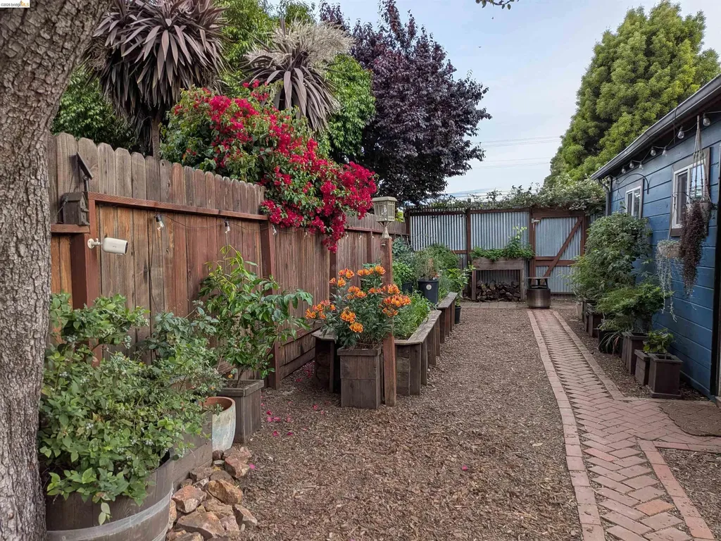 2542 Esmond Avenue Richmond CA 94804