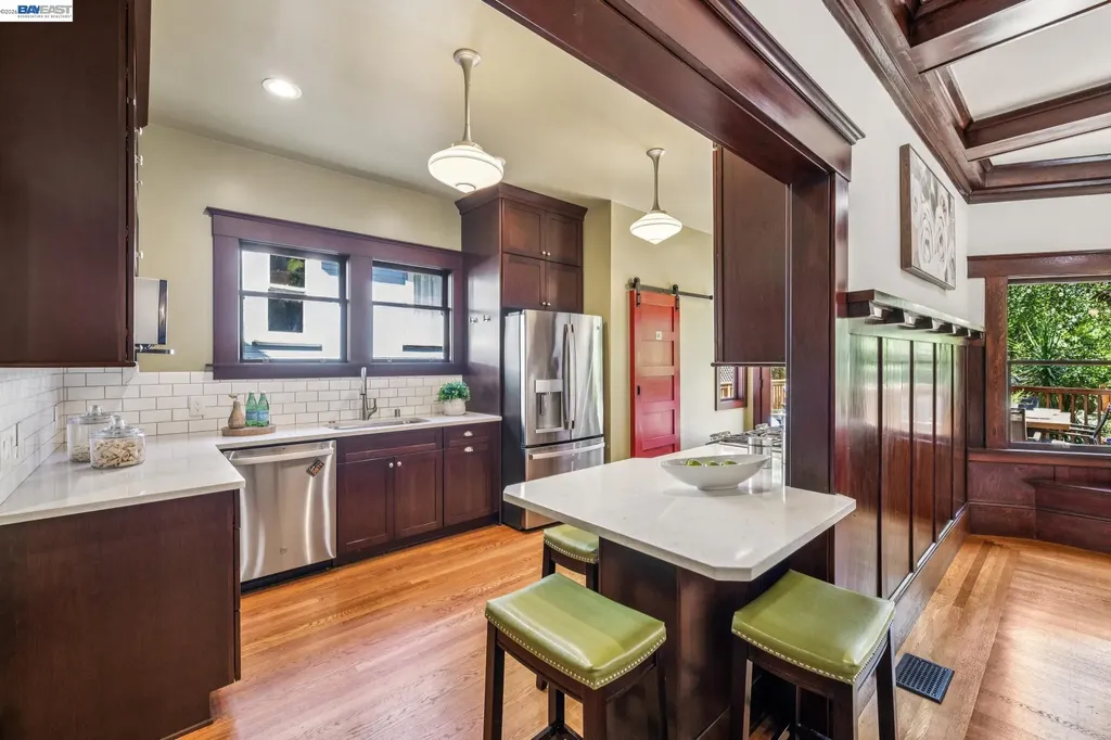 1222 Versailles Avenue Alameda CA 94501