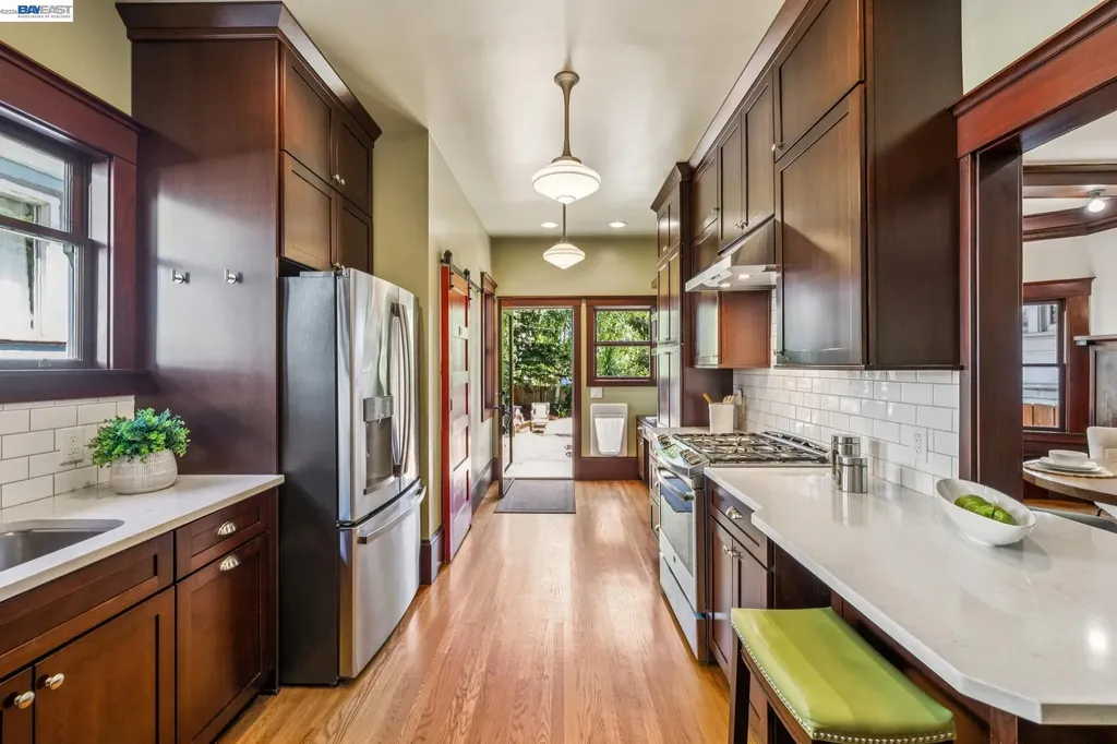 1222 Versailles Avenue Alameda CA 94501