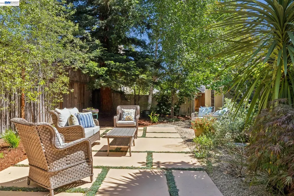 1222 Versailles Avenue Alameda CA 94501