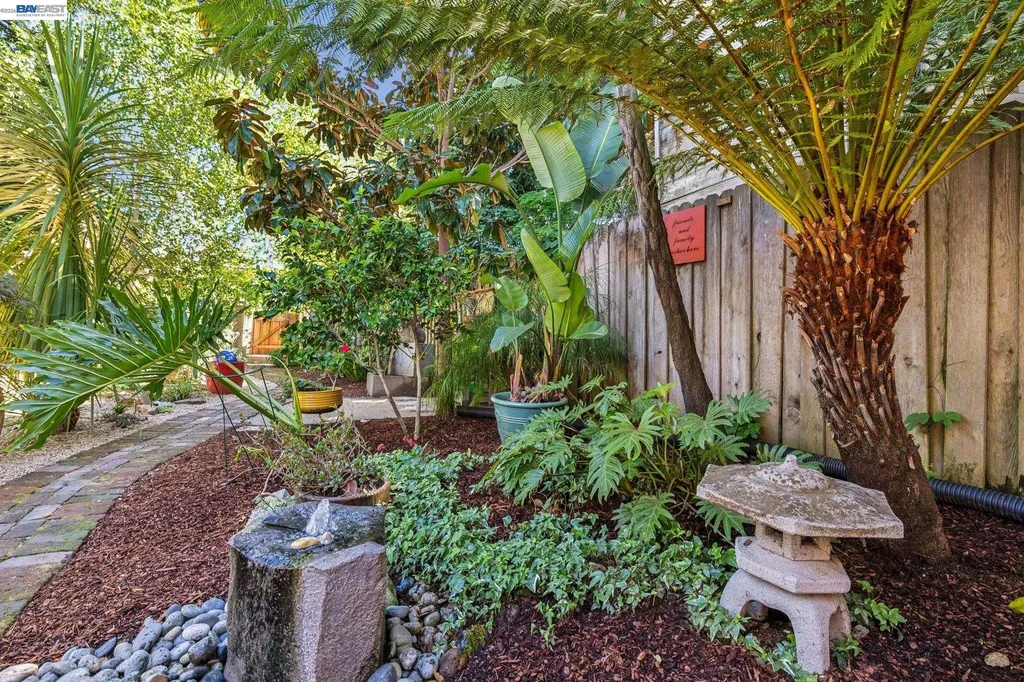 1222 Versailles Avenue Alameda CA 94501