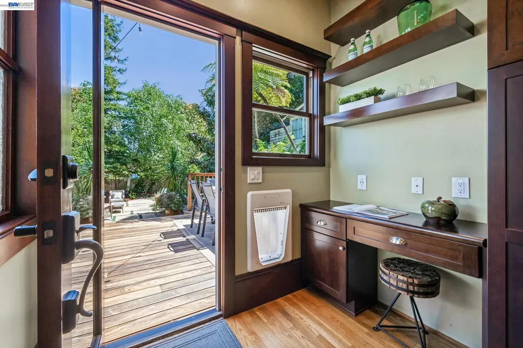 1222 Versailles Avenue Alameda CA 94501