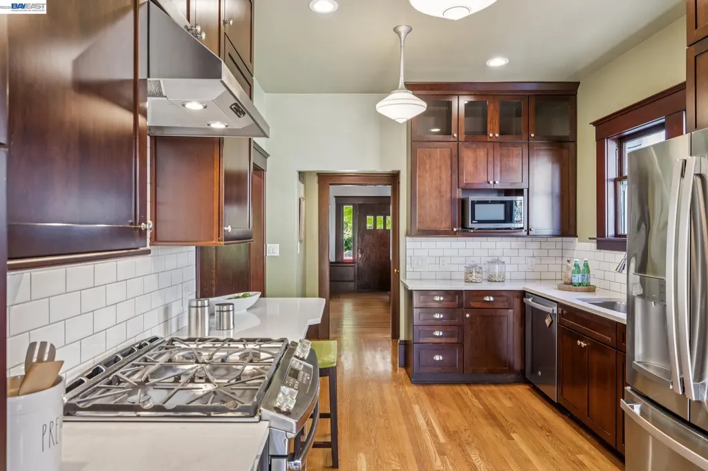 1222 Versailles Avenue Alameda CA 94501