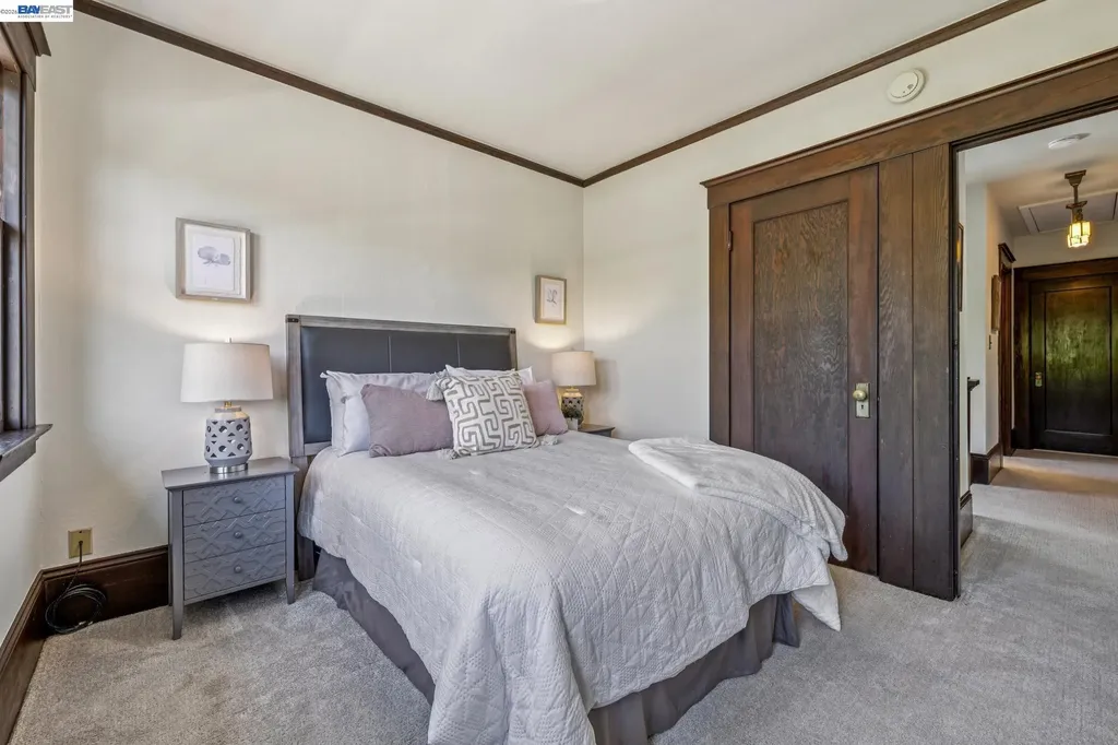 1222 Versailles Avenue Alameda CA 94501