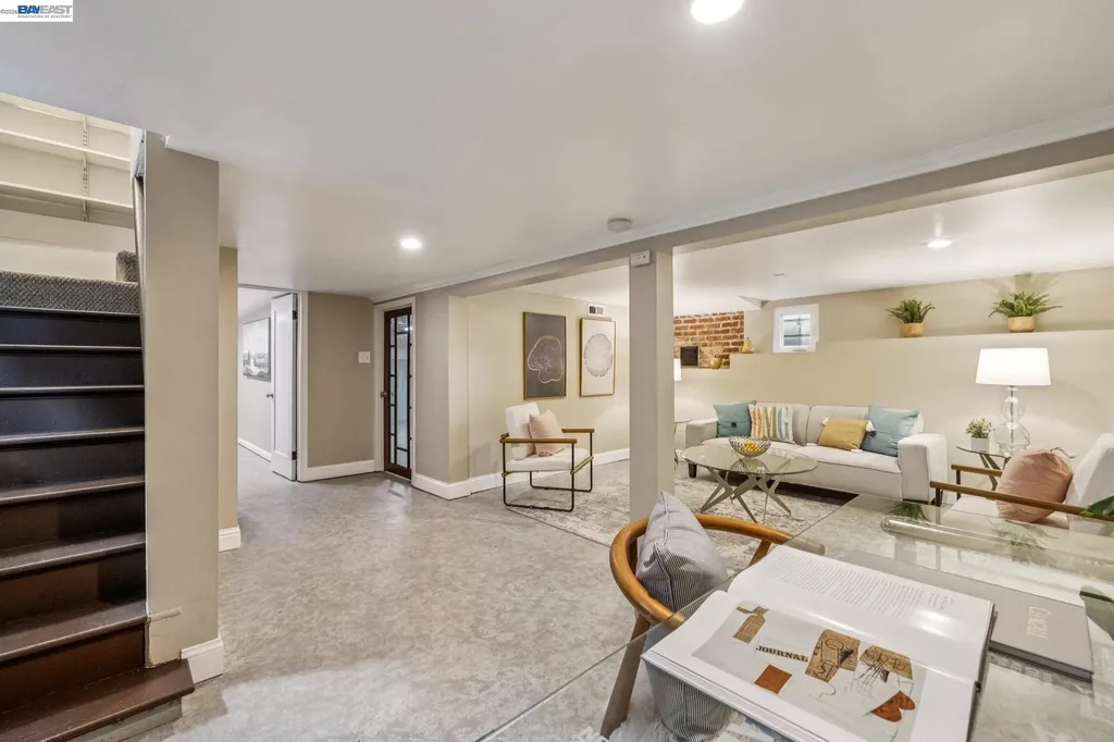 1222 Versailles Avenue Alameda CA 94501