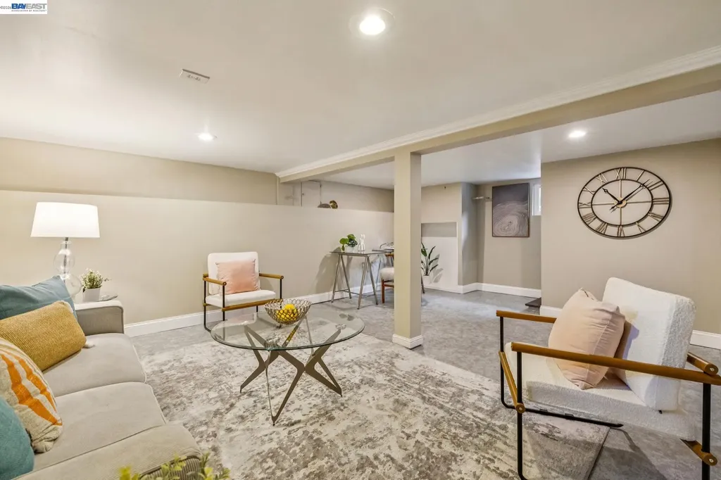 1222 Versailles Avenue Alameda CA 94501