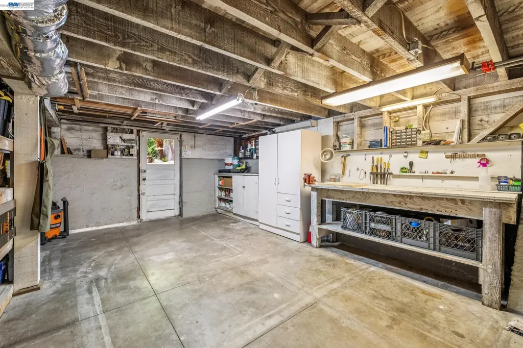 1222 Versailles Avenue Alameda CA 94501