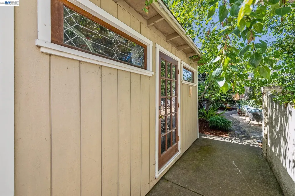 1222 Versailles Avenue Alameda CA 94501