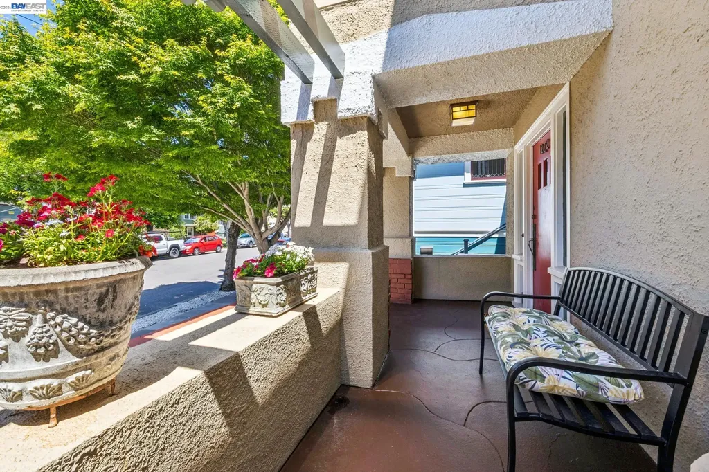1222 Versailles Avenue Alameda CA 94501