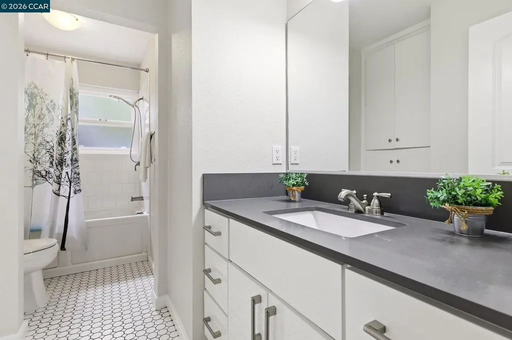 1881 Emerald Street Concord CA 94518