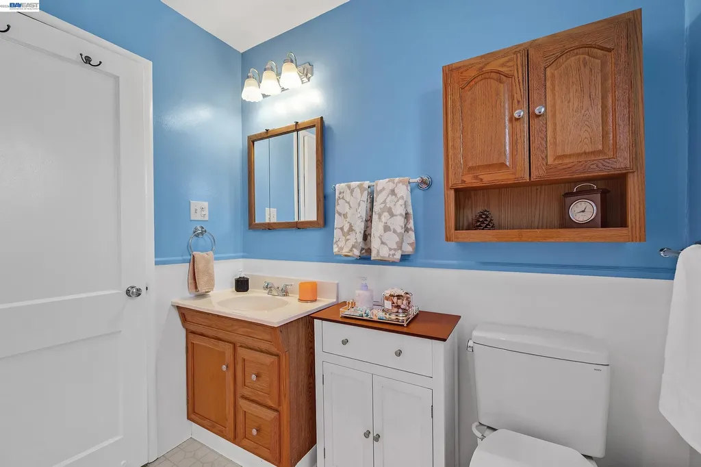 21146 Elm Street Castro Valley CA 94546