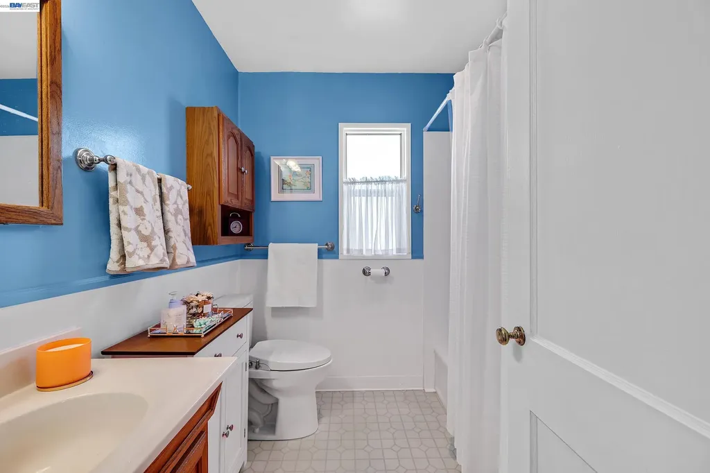 21146 Elm Street Castro Valley CA 94546