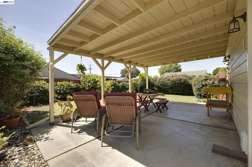 21146 Elm Street Castro Valley CA 94546