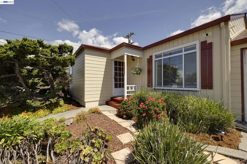 21146 Elm Street Castro Valley CA 94546
