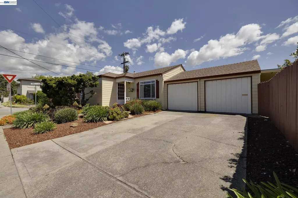 21146 Elm Street Castro Valley CA 94546