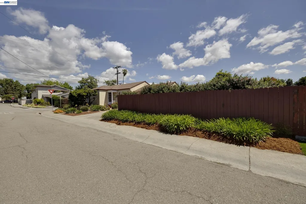 21146 Elm Street Castro Valley CA 94546