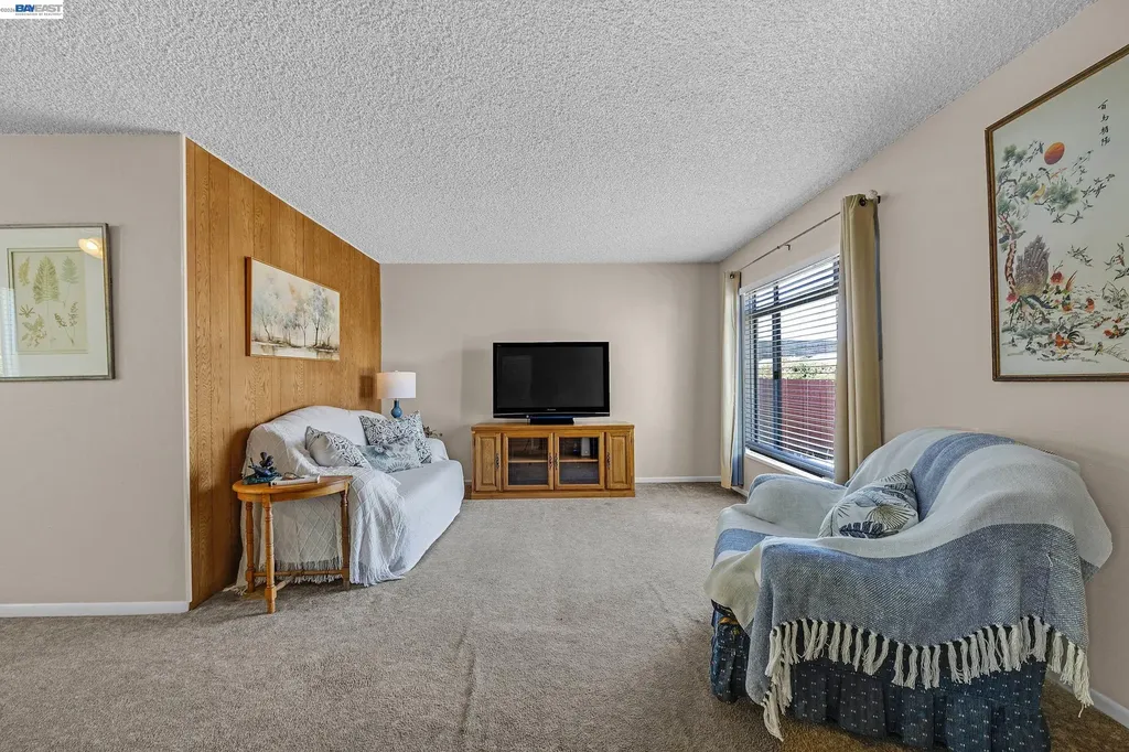 21146 Elm Street Castro Valley CA 94546
