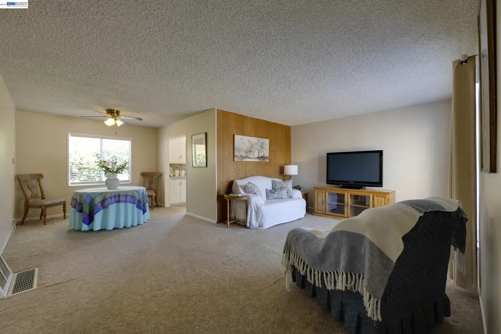 21146 Elm Street Castro Valley CA 94546