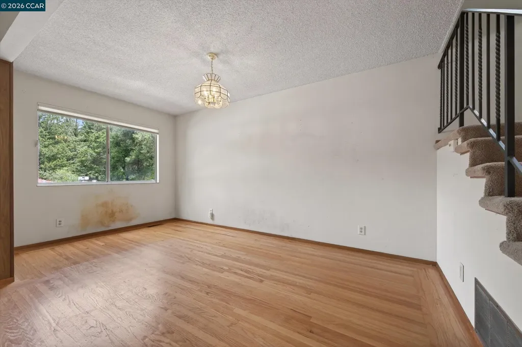 6334 Doran Drive Oakland CA 94611