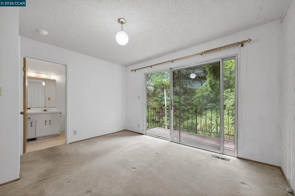 6334 Doran Drive Oakland CA 94611