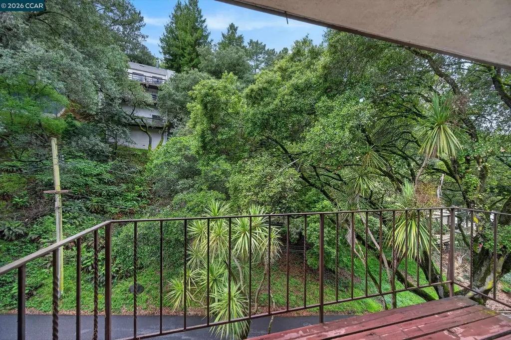 6334 Doran Drive Oakland CA 94611