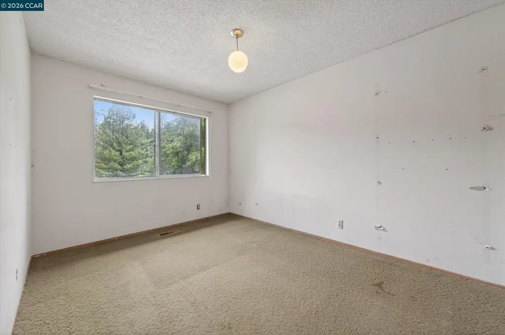6334 Doran Drive Oakland CA 94611