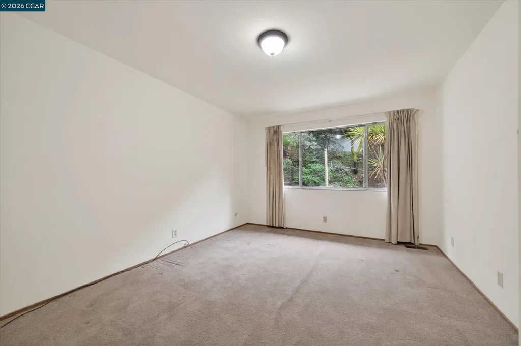 6334 Doran Drive Oakland CA 94611
