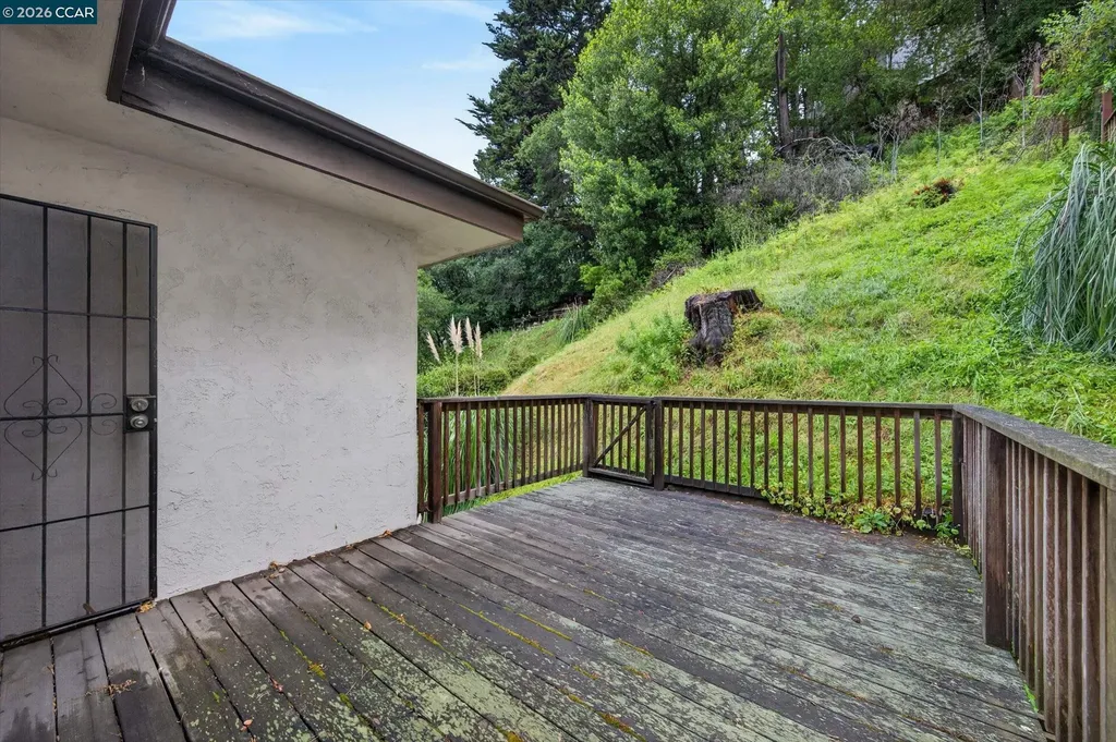 6334 Doran Drive Oakland CA 94611