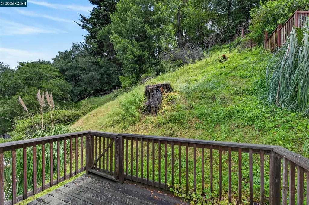 6334 Doran Drive Oakland CA 94611