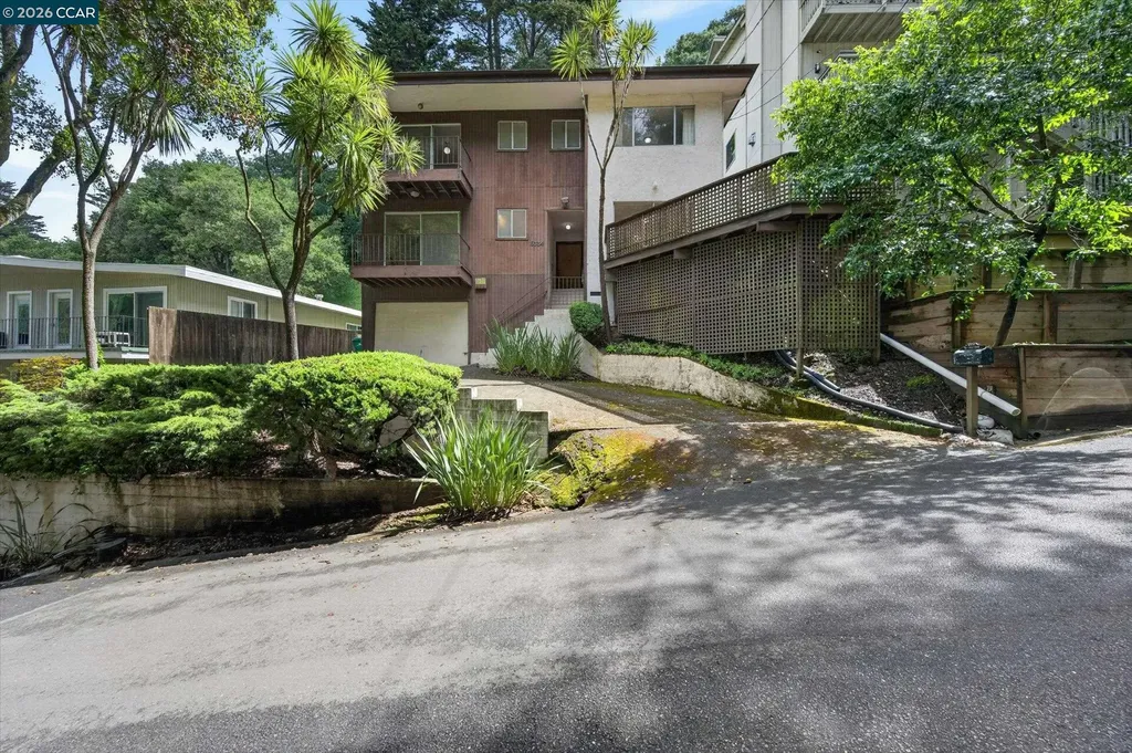 6334 Doran Drive Oakland CA 94611