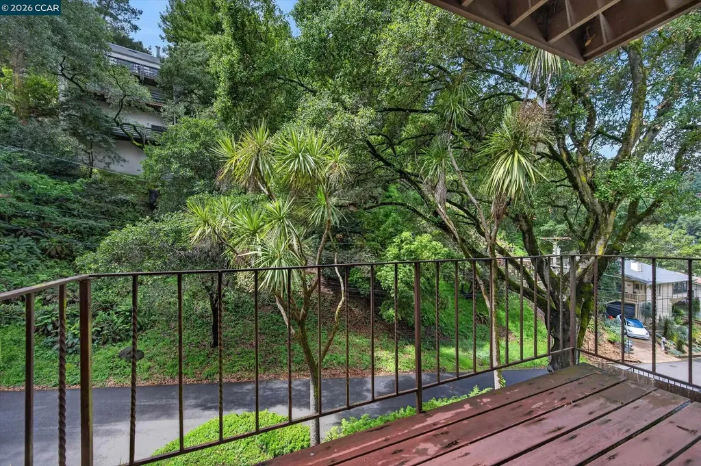 6334 Doran Drive Oakland CA 94611