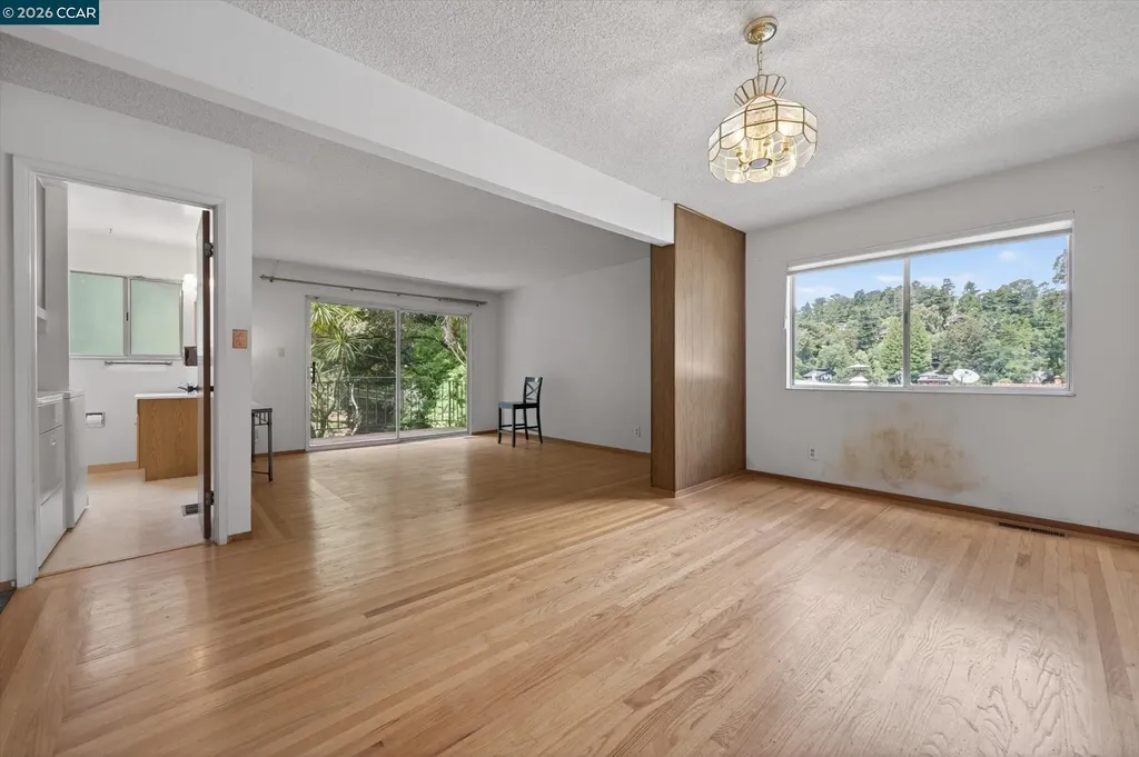 6334 Doran Drive Oakland CA 94611