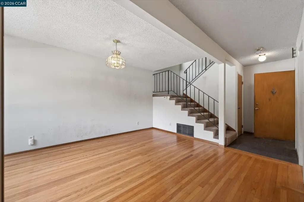 6334 Doran Drive Oakland CA 94611