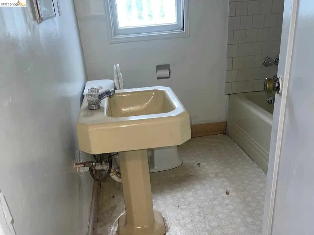 1626 104th Avenue Oakland CA 94603