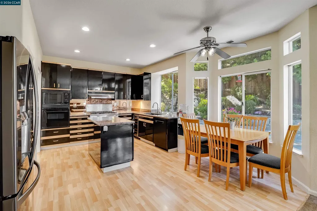 220 Valley Glen Lane Martinez CA 94553