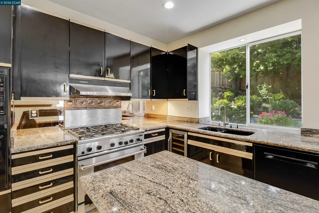 220 Valley Glen Lane Martinez CA 94553
