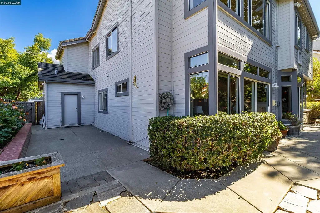220 Valley Glen Lane Martinez CA 94553