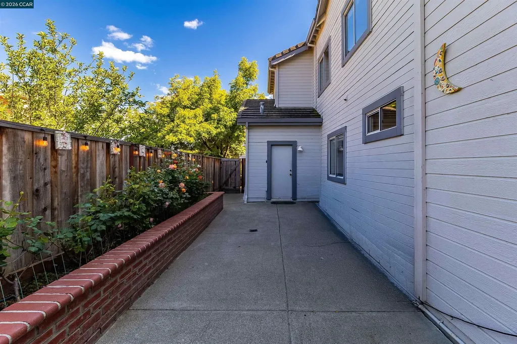 220 Valley Glen Lane Martinez CA 94553