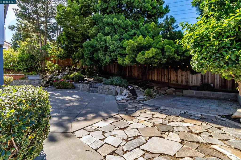 220 Valley Glen Lane Martinez CA 94553