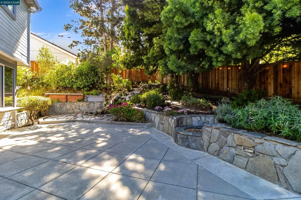 220 Valley Glen Lane Martinez CA 94553